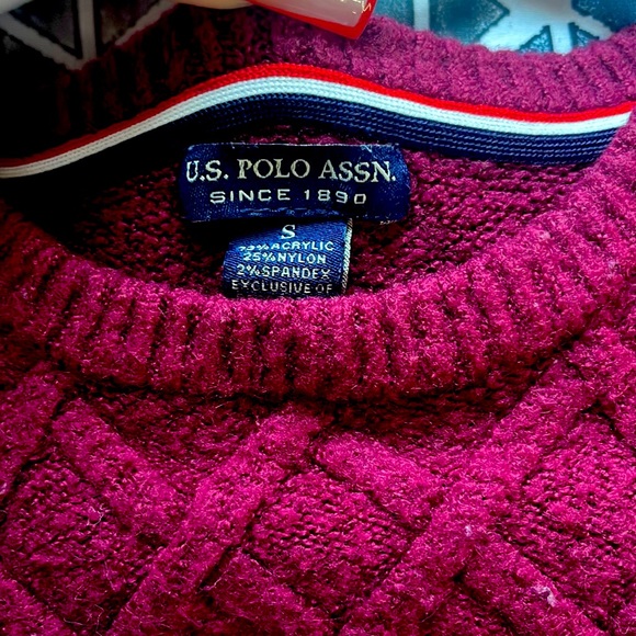 Burgundy sweater - Picture 2 of 2